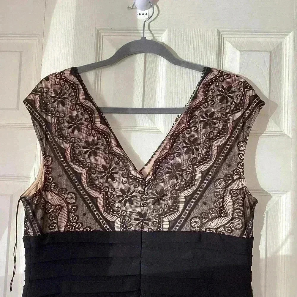 dress Barn Collection Black Back Zip Layered Lace V-Neck Sleeveless Midi Dress16 - Picture 8 of 14